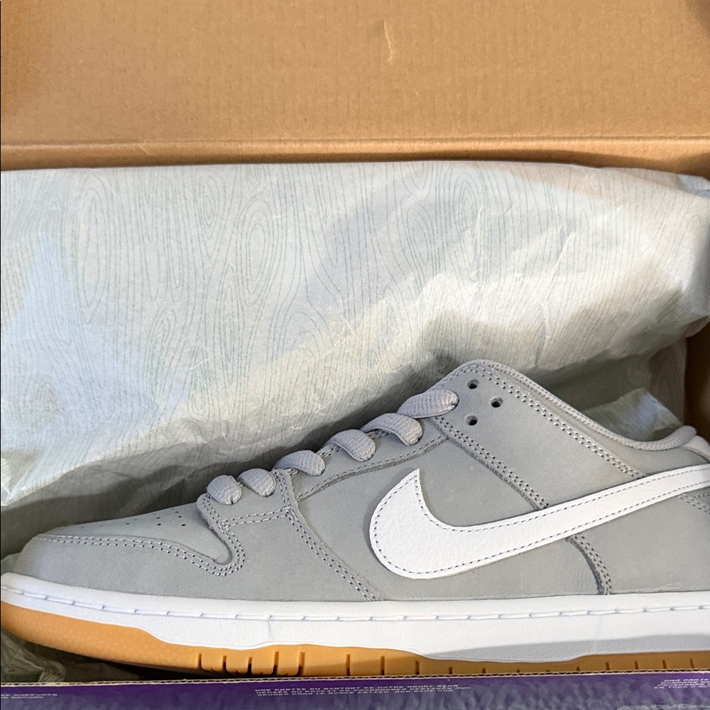 SB Nike Men's Light Gray and White Sneakers